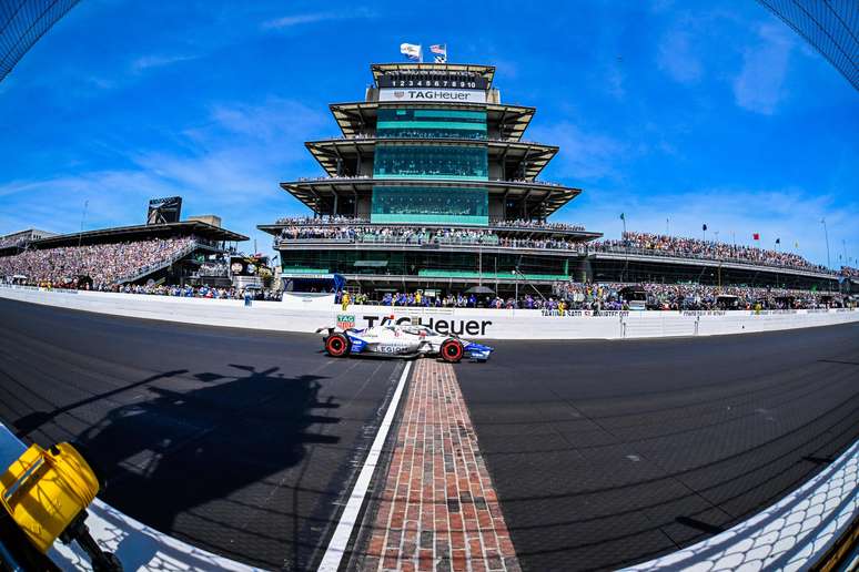 Tony Kanaan cruzou linha de chegada em 3º 