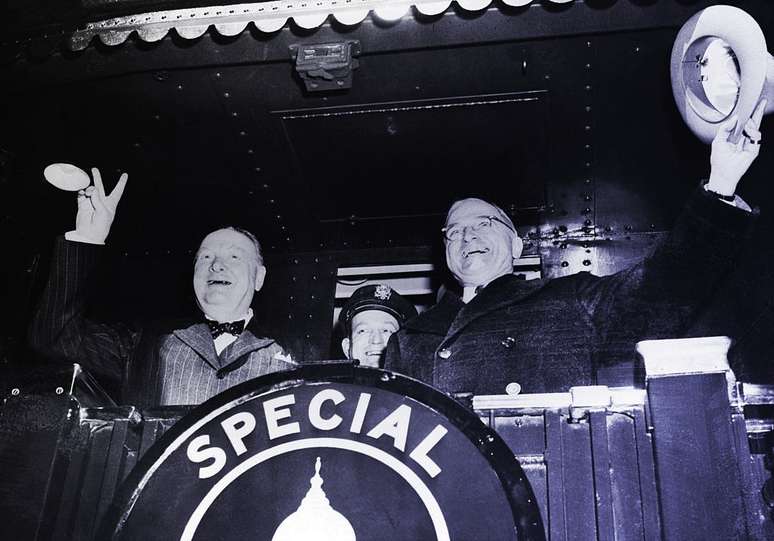 Churchill e Truman a caminho de Fulton, onde Churchill fez seu famoso discurso 'Os pilares da paz'