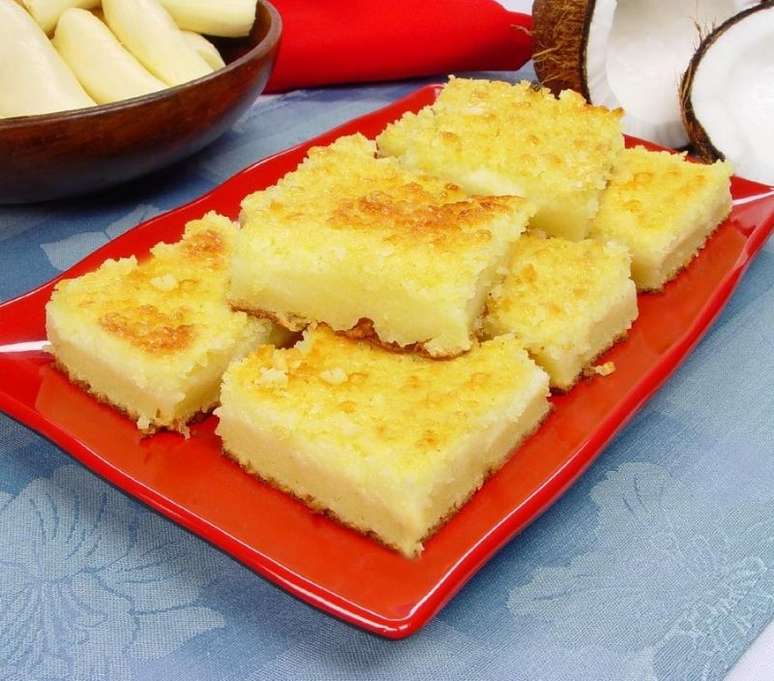 Bolo cremoso de mandioca (Reprodução / Guia da Cozinha)
