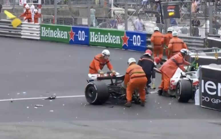 Carro de Mick Schumacher se parte ao meio no GP de M&ocirc;naco.