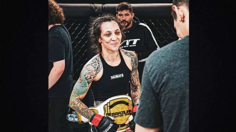 Kalindra é a primeira mulher a conquistar cinturão do Brazilian FS (Foto: Guimo Rodrigues)