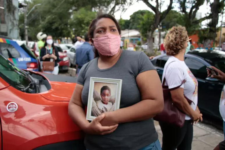  "Ela é um monstro", diz mãe sobre ex-patroa