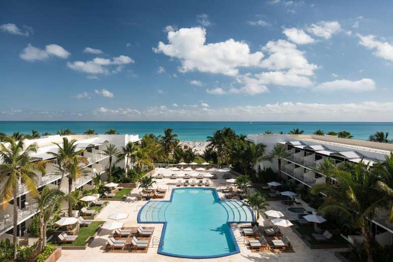A piscina do Ritz Carlton South Beach e o praia ao fundo: paisagem anti-estresse.