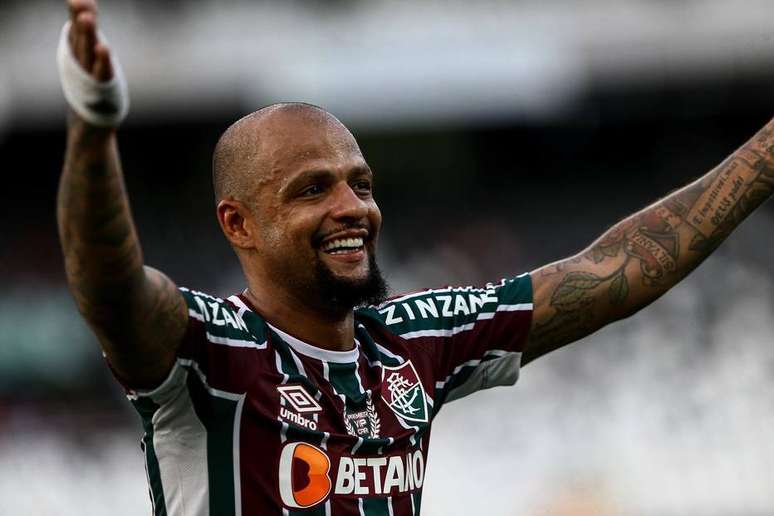 A casa de Felipe Melo em Barueri foi invadida, e assaltante levou objetos de valor e dinheiro do jogador.