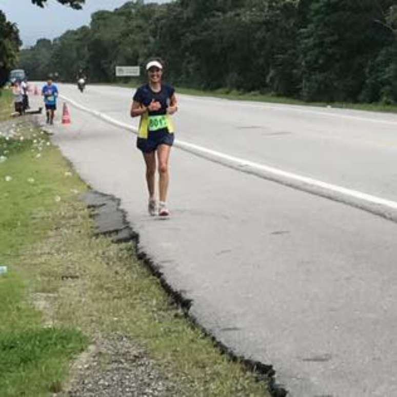 Aos 56 anos, Soraia corre, pedala, joga futebol e beach tênis, entre outras modalidades