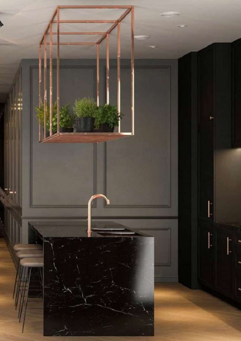 14. Cozinha com ilha de granito via lactea e banquetas &ndash; Foto Arkpad