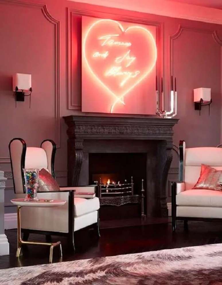 12. Traga todo o romantismo para a decora&ccedil;&atilde;o com letreiro neon. Fonte: Eh Decor