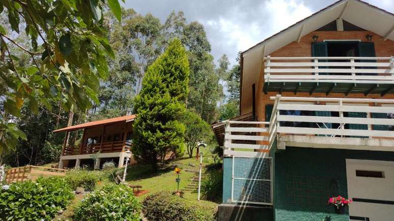 A propriedade possui duas casas de temporada, uma maior e um chal&eacute;.