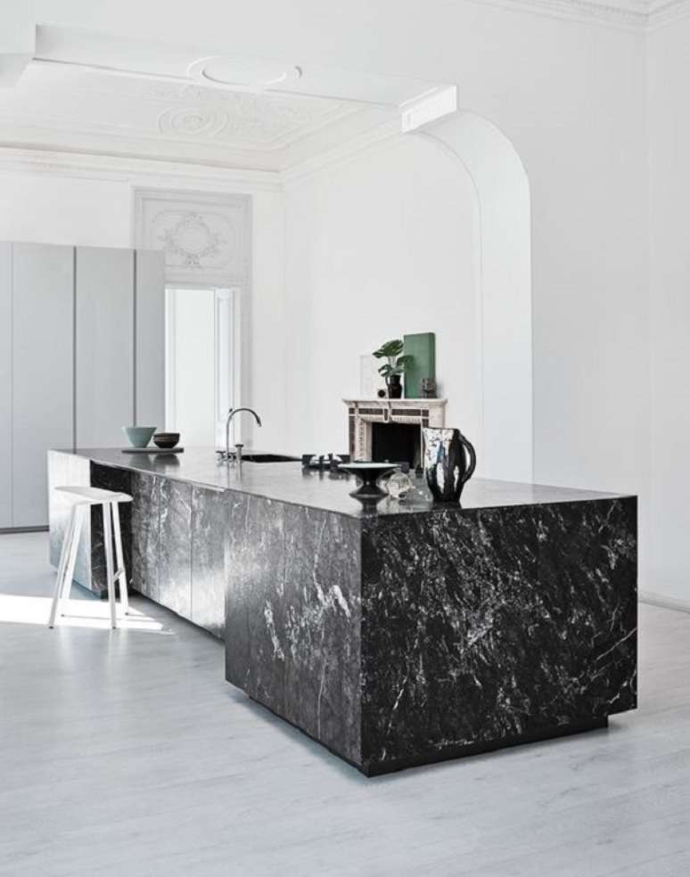 40. Cozinha com ilha de granito via lactea preto &ndash; Foto archiproducts