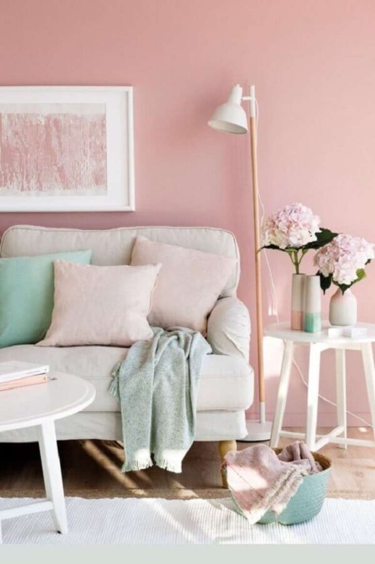 5. Sala decorada em cor de rosa com a cor verde menta e detalhes &ndash; Foto: Etsy