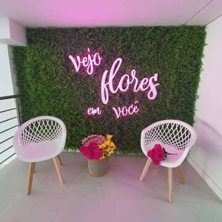 30. O letreiro neon pode se torna o grande destaque da sua loja. Fonte: Multicom