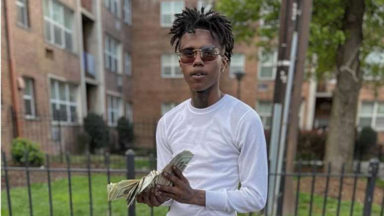 Justin Johnson, conhecido como 23 Rackz, tinha apenas 16 anos e foi morto a tiros enquanto gravava um videoclipe em Washington, nos EUA.