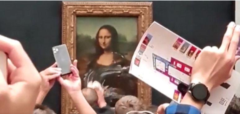 O famoso quadro de Leonardo da Vinci, a Mona Lisa, sofreu um ataque no sábado (29)