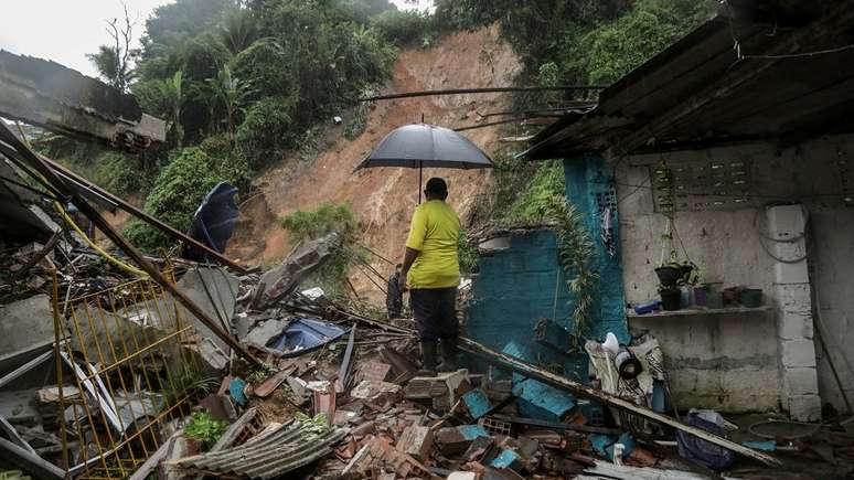 Mais de 90 pessoas morreram durante forte chuva na região metropolitana do Recife