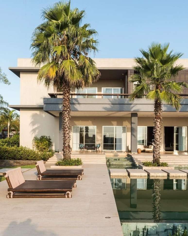 41. Mans&atilde;o com piscina de cer&acirc;mica para &aacute;rea externa &ndash; Foto Renovar Tu Hogar