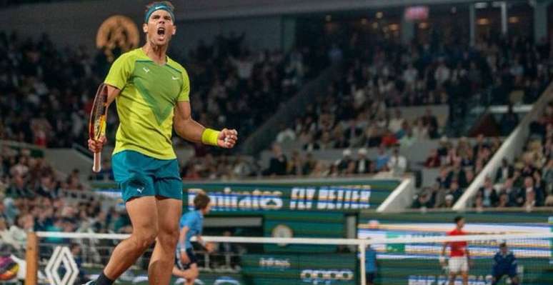 Rafael Nadal comemora vitória contra Djokovic em Roland Garros