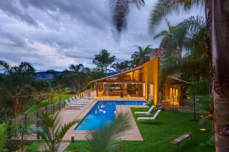 26. Decora&ccedil;&atilde;o moderna com piscina de cer&acirc;mica &ndash; Foto Archdaily