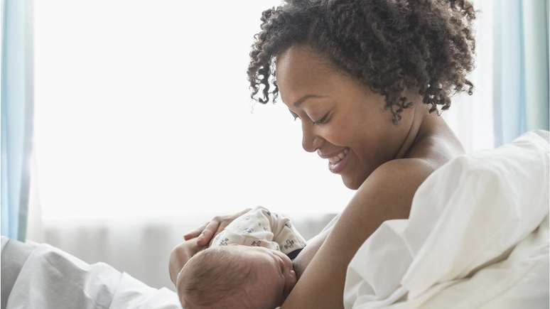 A partir do sexto e at&eacute; o nono m&ecirc;s, "a crian&ccedil;a deve conhecer todos os alimentos", diz pediatra Ros&acirc;ngela Gomes dos Santos, presidente do Departamento de Aleitamento Materno da Sociedade de Pediatria de S&atilde;o Paulo (SPSP)