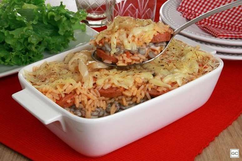 Arroz de forno com lentilha e lingui&ccedil;a &ndash; Foto: Guia da Cozinha
