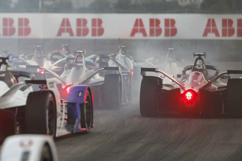 F&oacute;rmula E quer voltar com pit-stops no ano que vem 