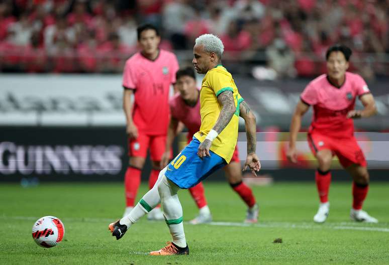 Neymar marcou duas vezes de pênalti