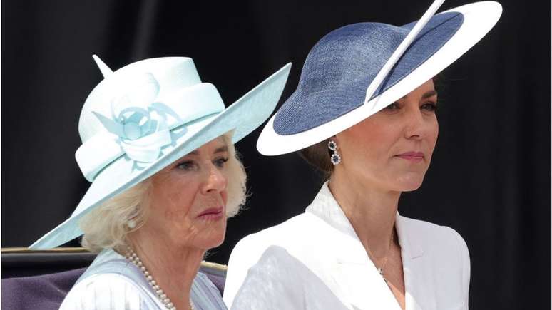 Camilla, Duquesa da Cornualha, à esquerda, e Catherine, Duquesa de Cambridge