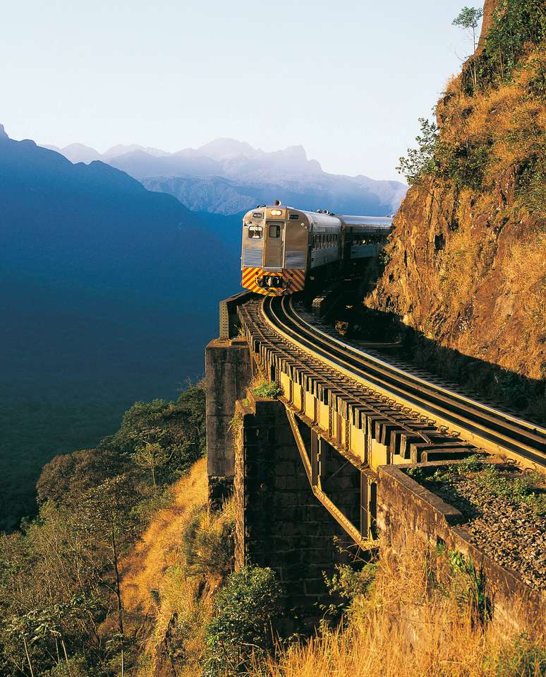 O Viaduto do Carvalho é um dos pontos altos da viagem de trem; ali os passageiros tem a sensação de estar voando sobre trilhos.