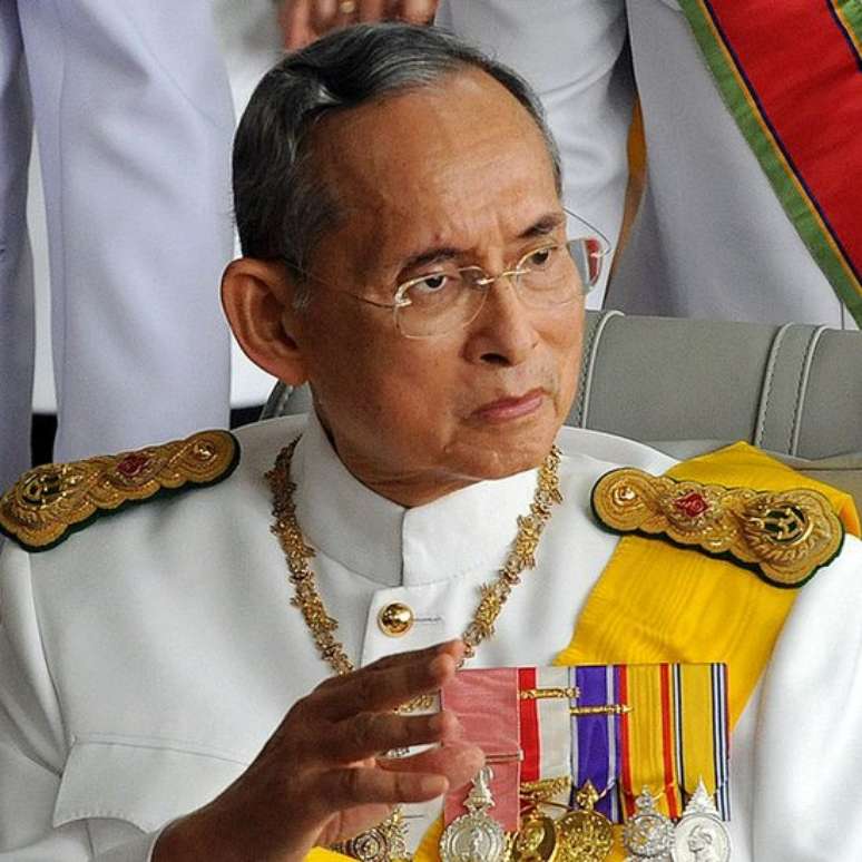 At&eacute; sua morte em outubro de 2016, o rei Bhumibol era o monarca vivo mais longevo