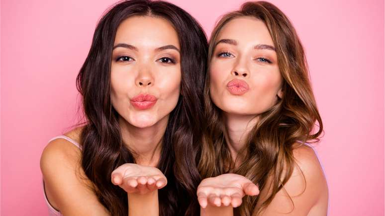 Beijar é bom e todo mundo gosta! Mas, será que existe uma regra para todos? Descubra como é o beijo de Aquário, Gêmeos e Libra – Shutterstock