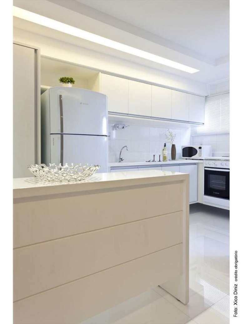 69. Cozinha clean na cor branca – Foto Ixo Diniz e projeto Vanja Maia
