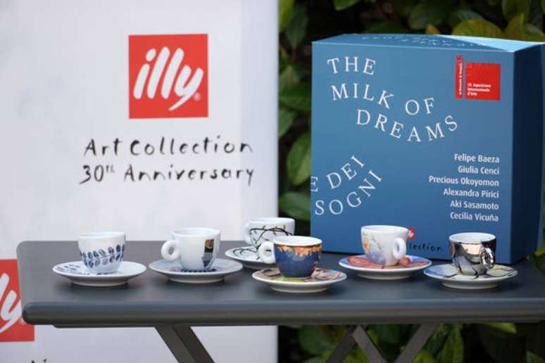 Exemplares da illy Art Collection em exposição na Bienal de Arte de Veneza