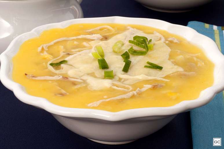 Sopa de mandioquinha com frango – Foto: Guia da Cozinha