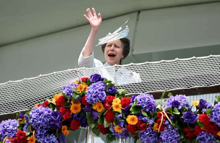 Princesa Anne representou rainha Elizabeth II na corrida dos cavalos