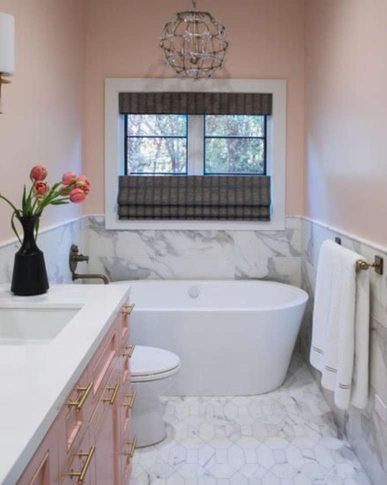 Ver&atilde;o P&ecirc;ssego, Benjamin Moore: 'Complementa qualquer tom de pele', diz a designer Mary Jo Fiorella sobre o tom claro e n&iacute;tido. 'Qual a melhor cor para fazer voc&ecirc; se sentir acolhida e bonita?'