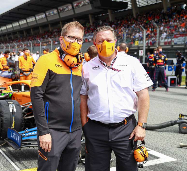 Andreas Seidl e Zak Brown, chefe e CEO da McLaren: cobrança e apoio na mesma medida