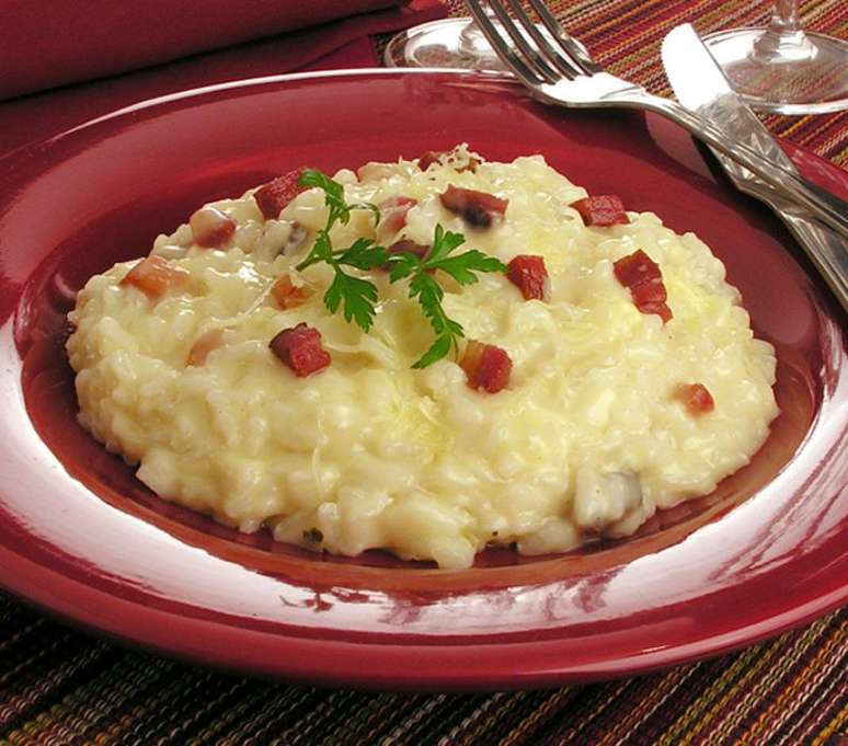 Risoto de queijo com bacon (Reprodu&ccedil;&atilde;o / Guia da Cozinha)