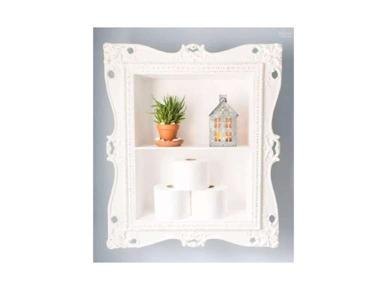 Se voc&ecirc; est&aacute; procurando algo mais ornamentado para se encaixar no tema da decora&ccedil;&atilde;o do seu banheiro, invista em uma prateleira de caixa enfeitada!