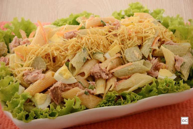 Salada colorida de atum com legumes &ndash; Foto: Guia da Cozinha