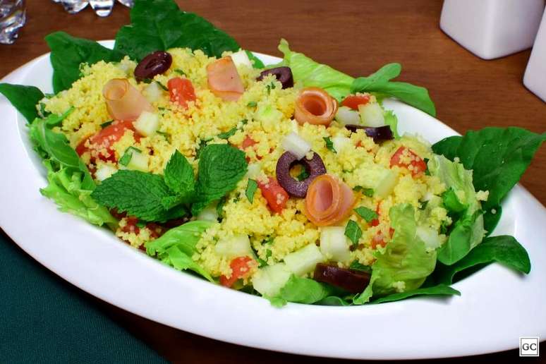 Salada com cuscuz marroquino – Foto: Guia da Cozinha