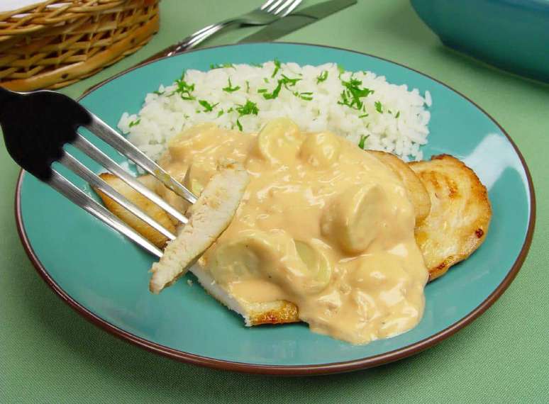 Filé de frango ao molho rosé -Foto: Guia da Cozinha