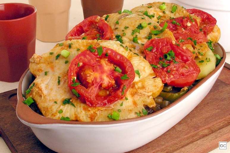 Receitas f&aacute;ceis e r&aacute;pidas para o jantar/Peixe ensopado &ndash; Foto: Guia da Cozinha