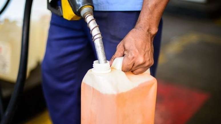 Brasil tem 3ª gasolina mais cara do mundo, segundo consultoria