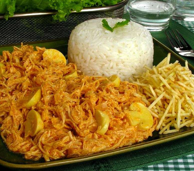 Estrogonofe com frango desfiado (Reprodu&ccedil;&atilde;o / Guia da Cozinha)