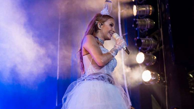 Show de Claudia Leitte no S&atilde;o Jo&atilde;o de Caruaru &eacute; interrompido.