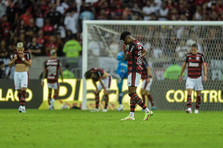 Jogadores do Flamengo lamentam derrota para o Fortaleza