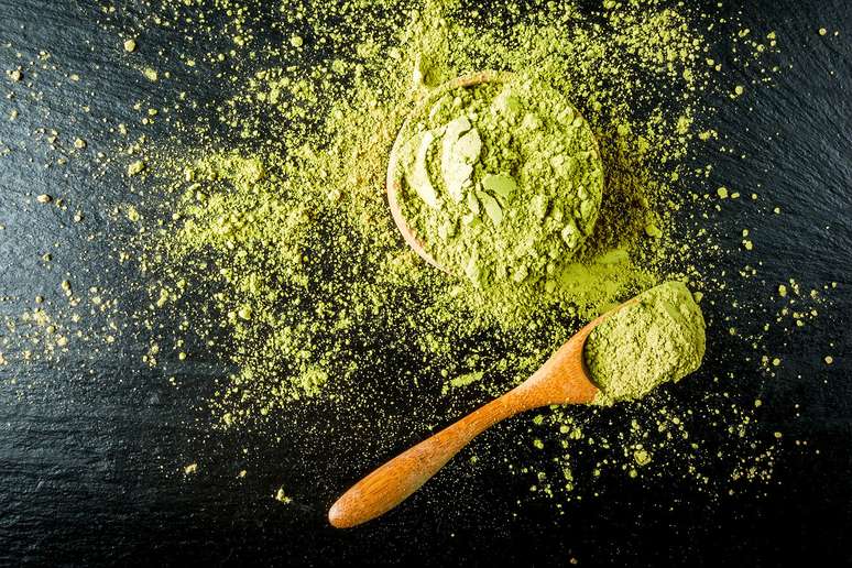 O p&oacute; milenar de ch&aacute; verde &eacute; conhecido por seus benef&iacute;cios /