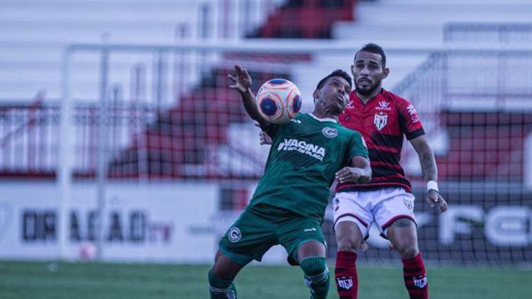 Goiás e Atlético-GO durante partida válida pela final Foto: Heber Gomes/AGIF