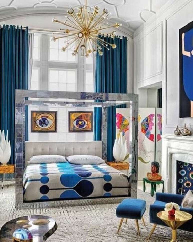 61. Cortina azul com cama espelhada &ndash; Foto Conex&atilde;o DEcor