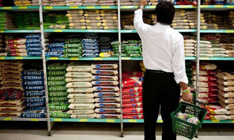 Assim como o preço dos combustíveis, a inflação dos alimentos é uma preocupação de Bolsonaro