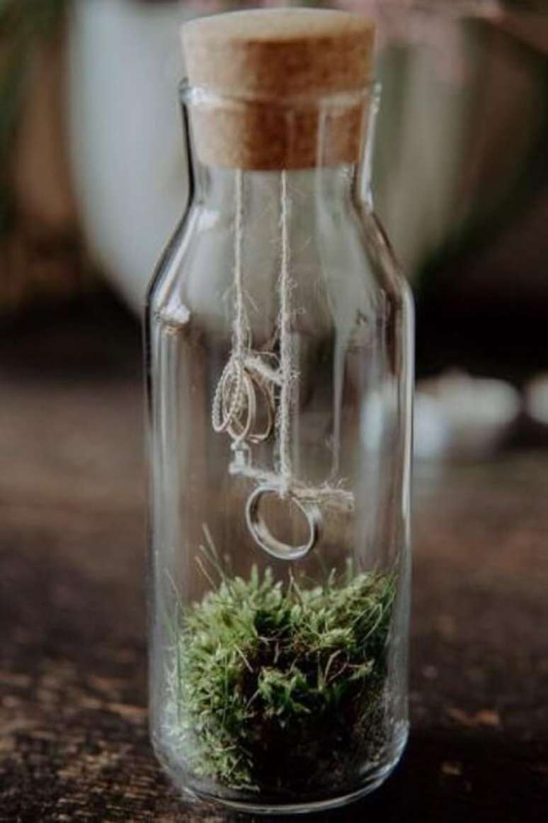 8. O terr&aacute;rio fechado pode ser usado como porta alian&ccedil;as. Fonte: L&aacute;pis de Noiva